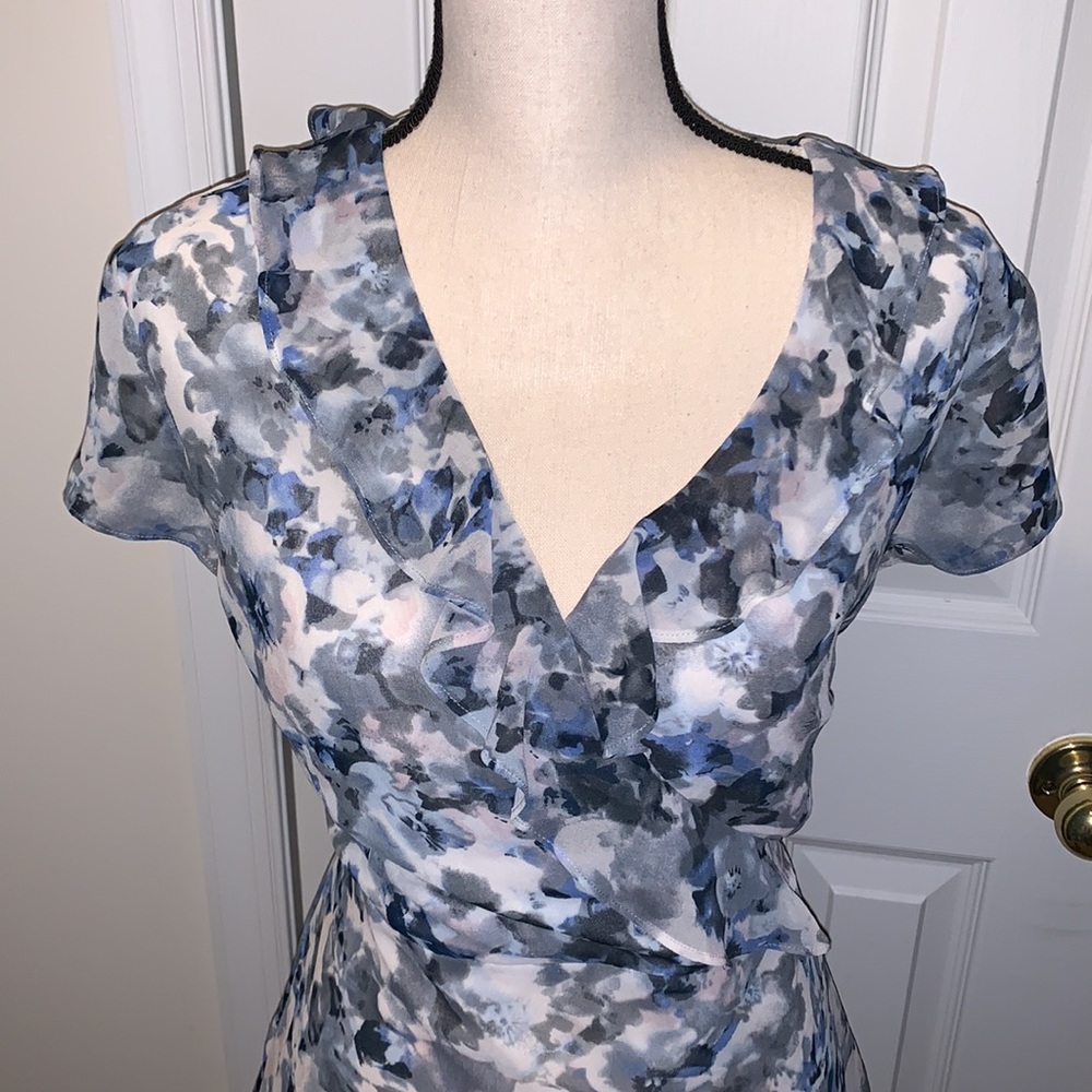 Super cute faux wrap top bu Banana Republic - Picture 2 of 2